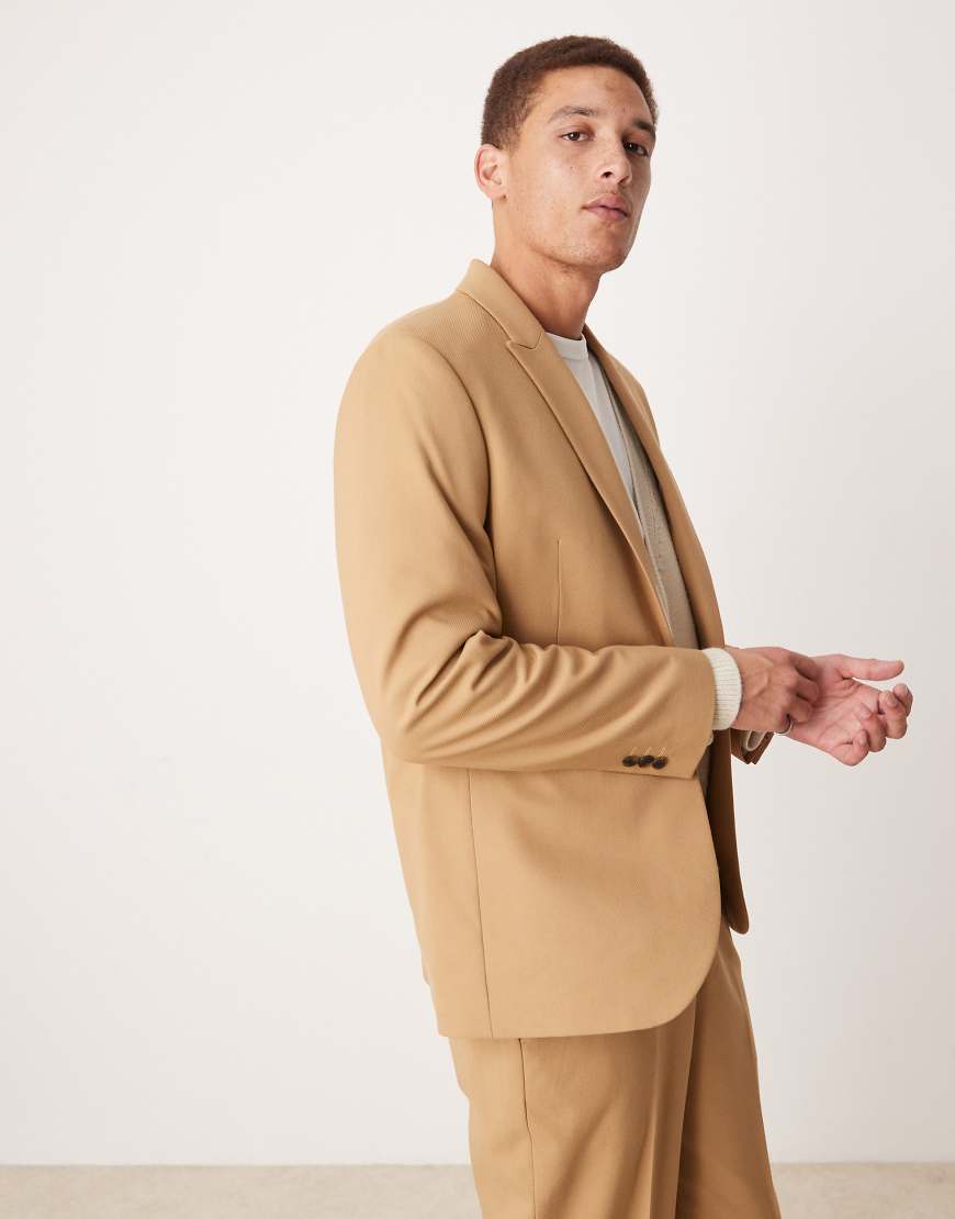 ASOS DESIGN - Anzugjacke aus Twill in Kamelbraun mit normalem Schnitt-Neutral ASOS DESIGN - Anzugjacke aus Twill in Kamelbraun mit normalem Schnitt-Neutral von ASOS DESIGN
