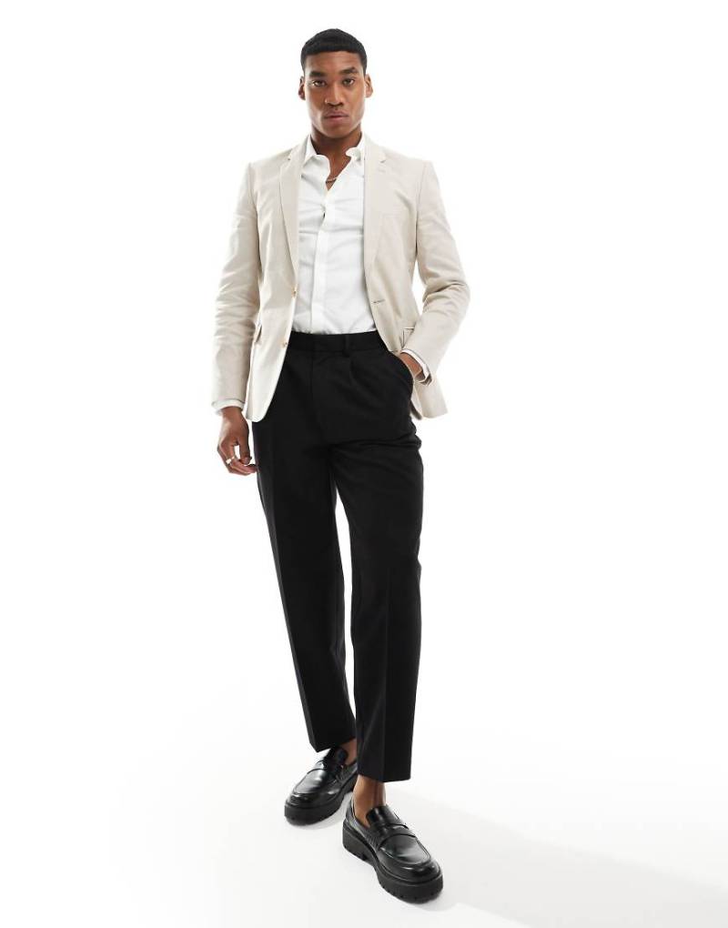ASOS DESIGN - Anzugjacke aus einem Leinenmix mit engem Schnitt in Stein-Neutral ASOS DESIGN - Anzugjacke aus einem Leinenmix mit engem Schnitt in Stein-Neutral von ASOS DESIGN