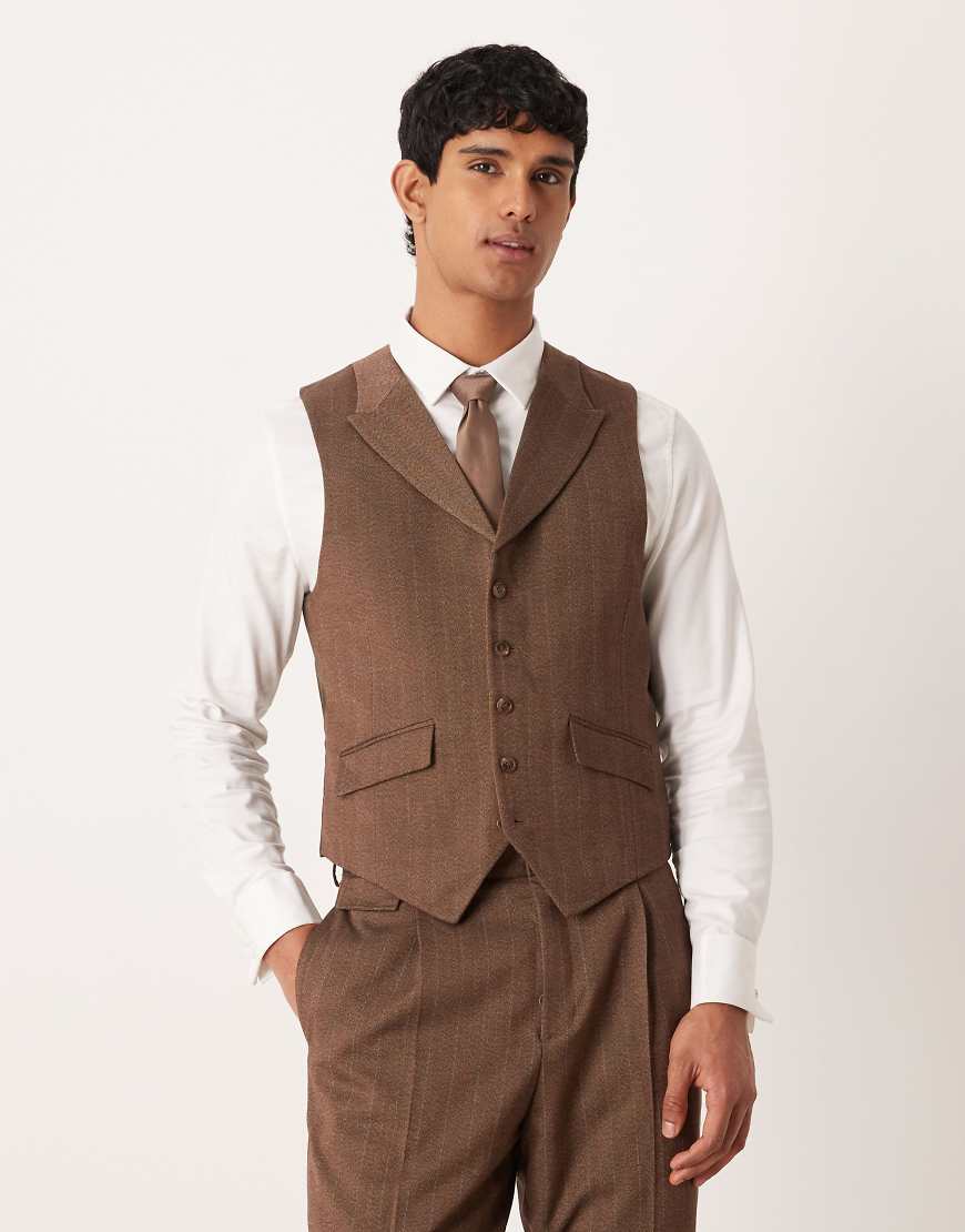 ASOS DESIGN - Anzugweste aus Twill in brauner Wolloptik mit schmalem Schnitt und Fischgrätmuster-Brown von ASOS DESIGN