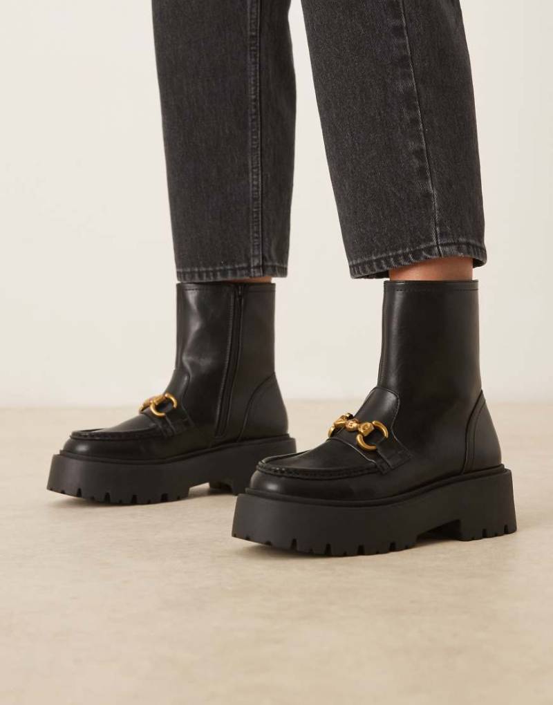 ASOS DESIGN - April - Stiefeletten im Loafer-Stil in Schwarz mit dicker Sohle von ASOS DESIGN