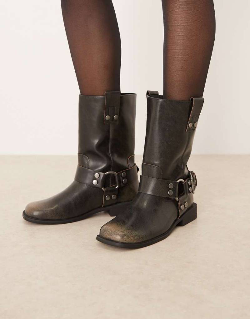 ASOS DESIGN - Arley - Flache Biker-Stiefel in brüniertem Braun von ASOS DESIGN