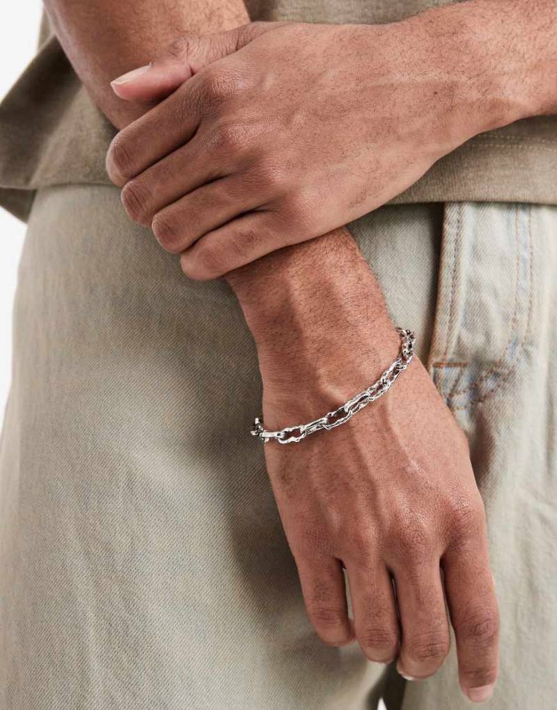 ASOS DESIGN - Armband in Silberoptik mit geschmolzenem Kettenglieder-Design und gehämmertem Detail von ASOS DESIGN