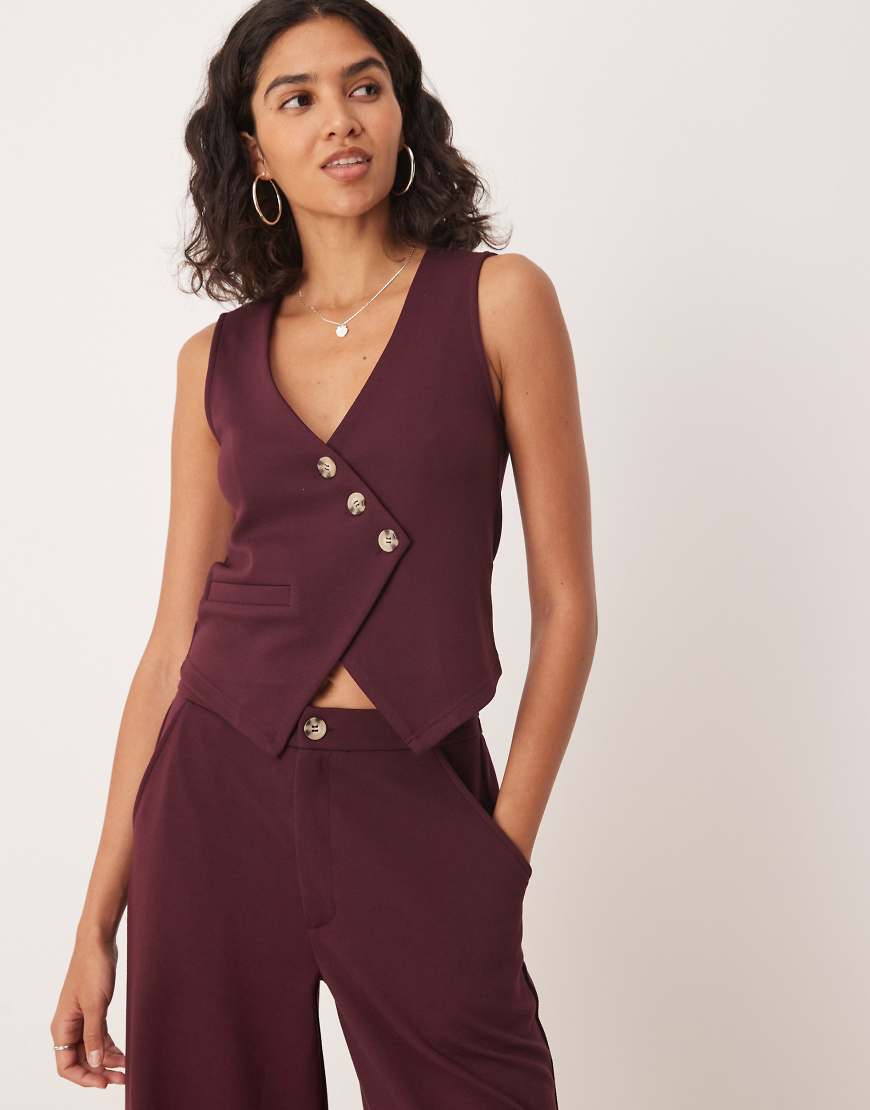 ASOS DESIGN - Asymmetrisch geschnittene Weste in Burgunderrot, Kombiteil von ASOS DESIGN