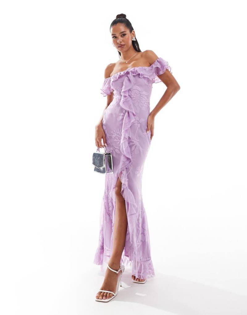 ASOS DESIGN - Asymmetrisch geschnittenes Maxikleid aus geblümtem Jacquard in Flieder mit Rüschen und Bardot-Ausschnitt-Lila ASOS DESIGN - Asymmetrisch geschnittenes Maxikleid aus geblümtem Jacquard in Flieder mit Rüschen und Bardot-Ausschnitt-Lila von ASOS DESIGN