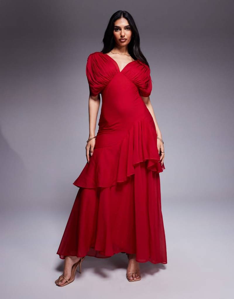 ASOS DESIGN - Asymmetrisch geschnittenes Maxikleid in Rot mit Rüschen und Ballondesign von ASOS DESIGN