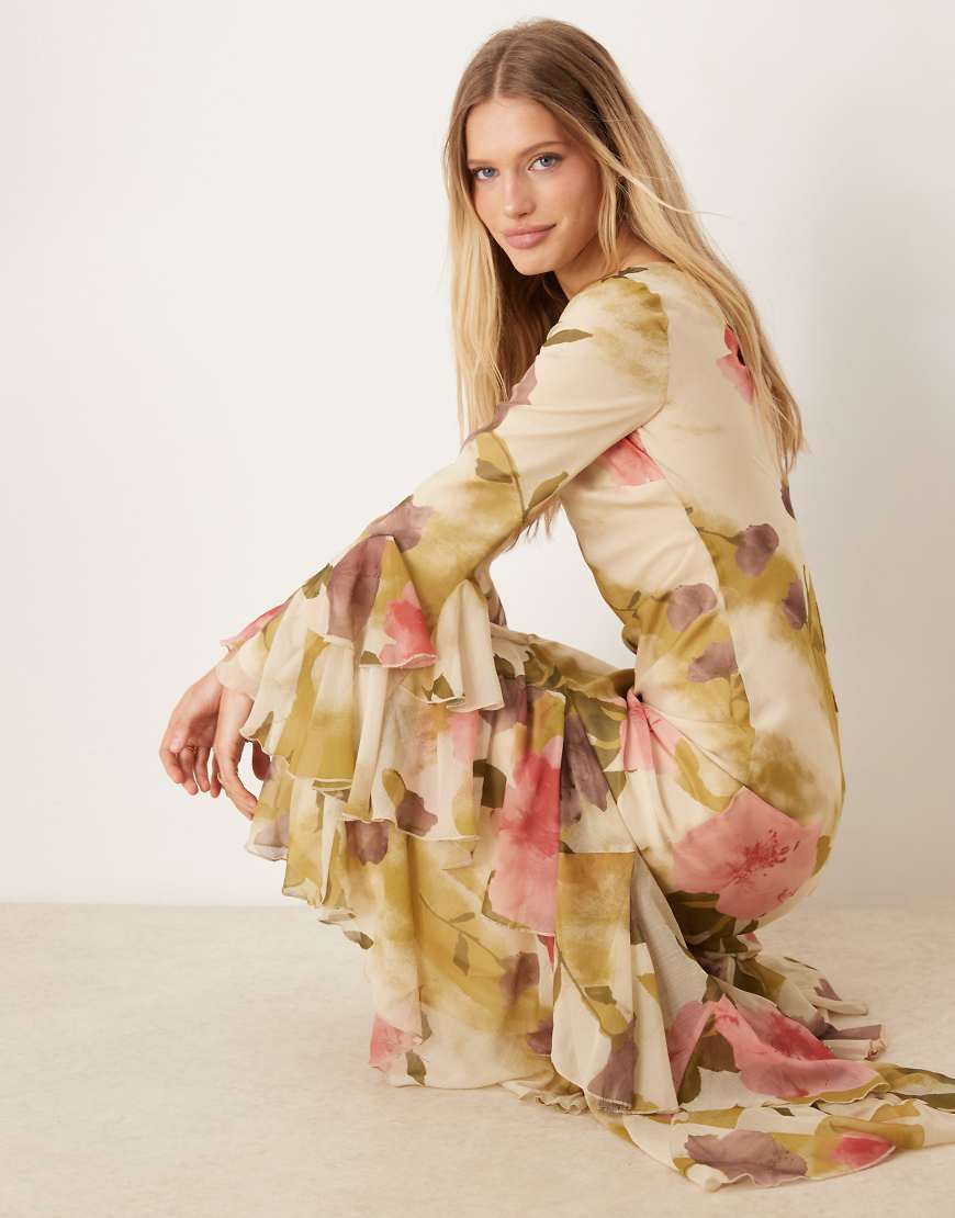 ASOS DESIGN - Asymmetrisch geschnittenes Maxikleid mit markantem Blumenprint und Rüschensaum-Bunt von ASOS DESIGN