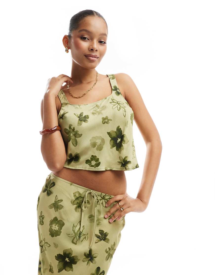 ASOS DESIGN - Asymmetrisch geschnittenes Oberteil in Grün geblümt mit U-Ausschnitt, Kombiteil-Bunt von ASOS DESIGN