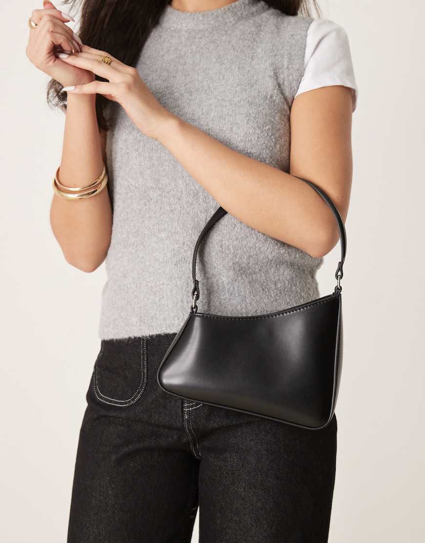 ASOS DESIGN - Asymmetrische Schultertasche in Schwarz von ASOS DESIGN