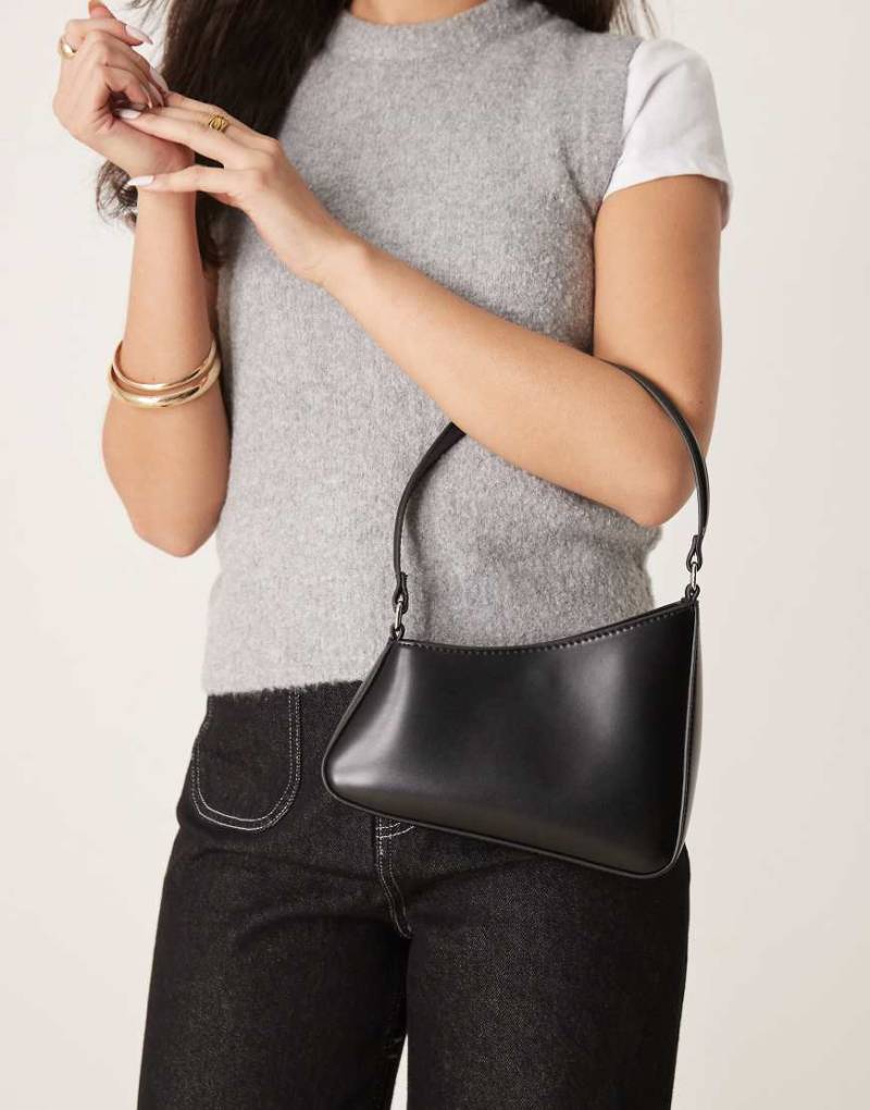 ASOS DESIGN - Asymmetrische Schultertasche in Schwarz von ASOS DESIGN