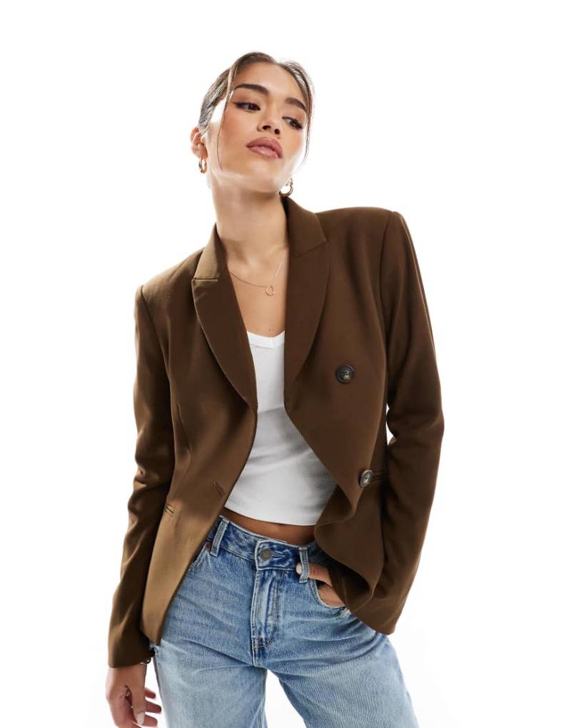 ASOS DESIGN - Asymmetrischer Blazer in Schokoladenbraun von ASOS DESIGN