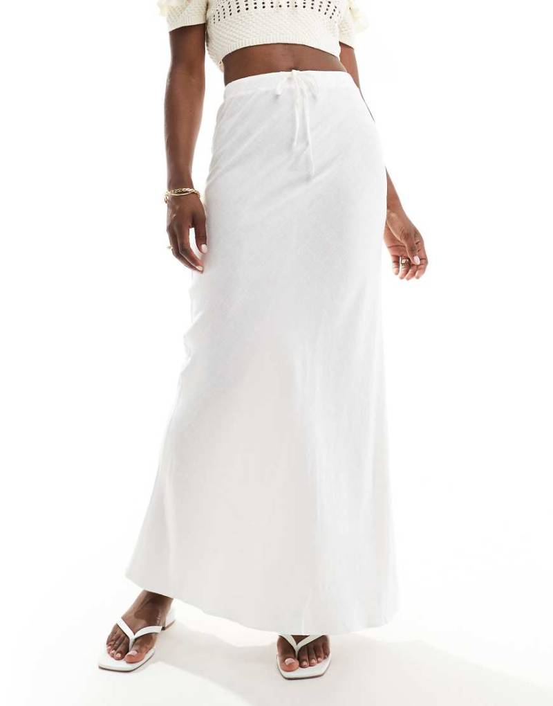 ASOS DESIGN - Asymmetrischer Maxirock in Weiß aus Leinenmix mit Taillenbindung von ASOS DESIGN