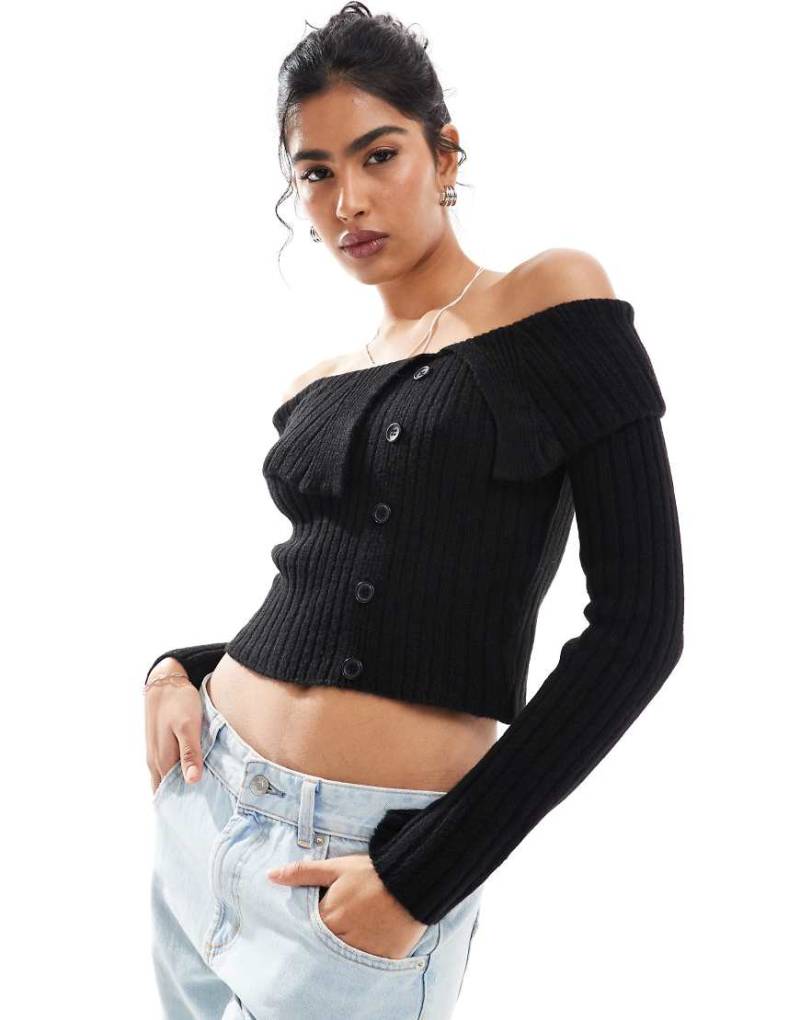 ASOS DESIGN - Asymmetrischer Pullover in Schwarz mit durchgehender Knopfleiste von ASOS DESIGN