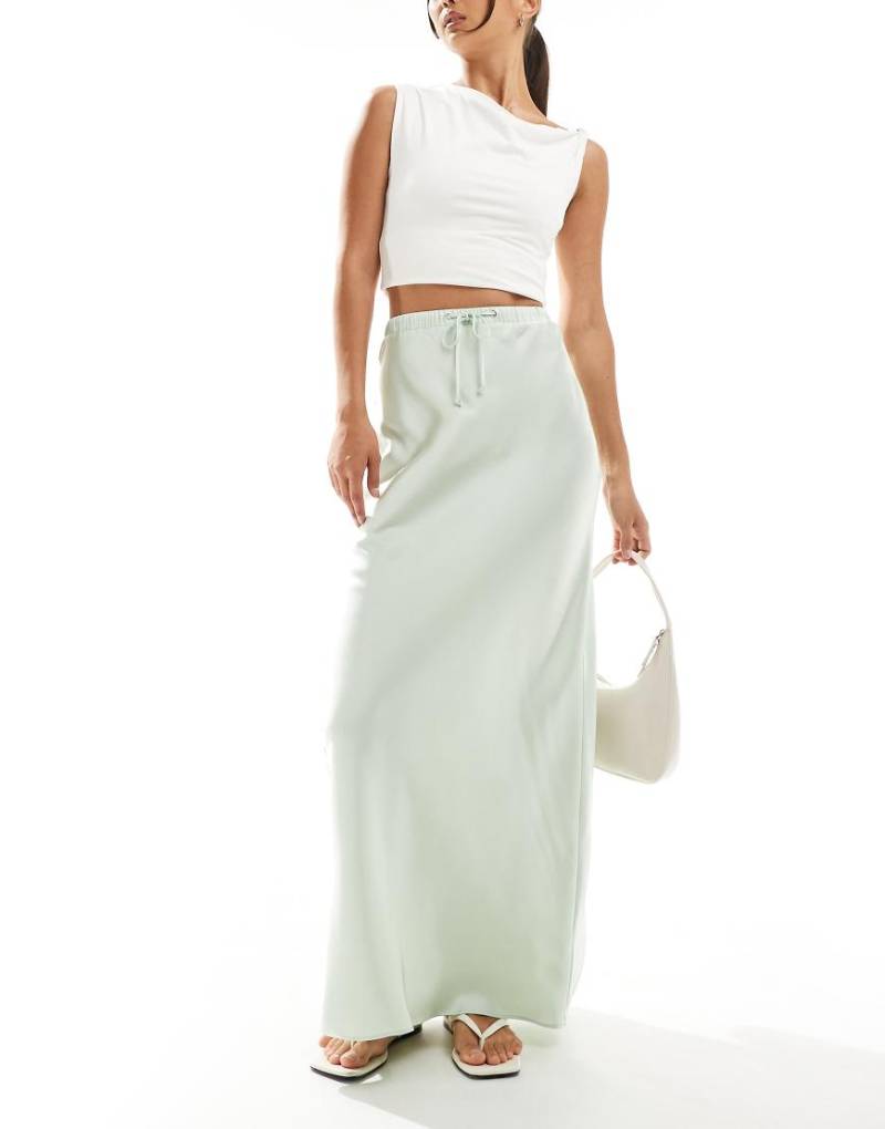 ASOS DESIGN - Asymmetrischer Satin-Maxirock in Mintgrün mit Taillenbindung von ASOS DESIGN