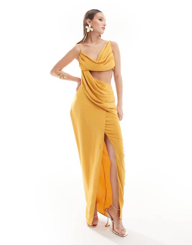 ASOS DESIGN - Asymmetrisches, drapiertes Maxikleid in Gold mit seitlichem Zierausschnitt-Goldfarben von ASOS DESIGN