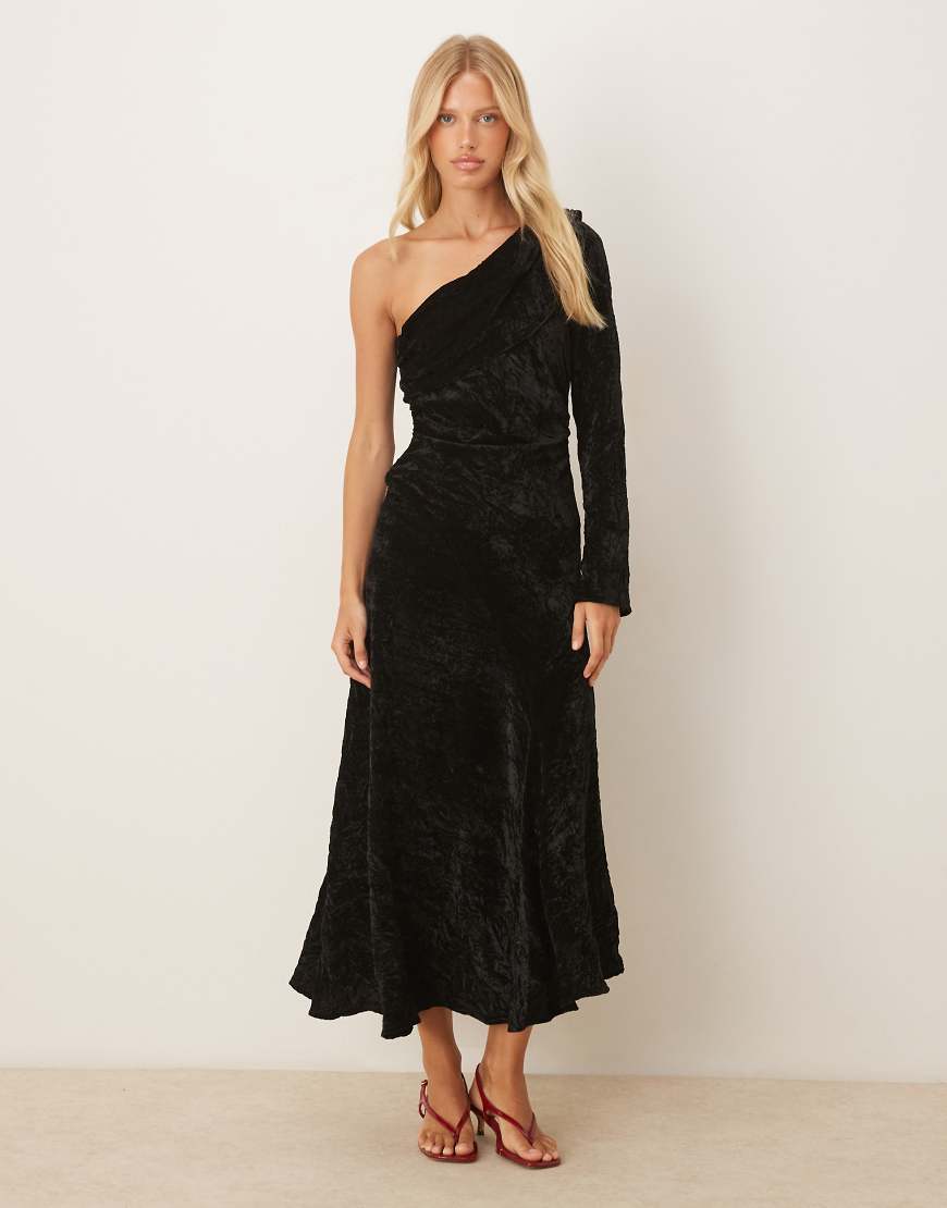 ASOS DESIGN - Asymmetrisches, drapiertes Samt-Maxikleid in Schwarz von ASOS DESIGN