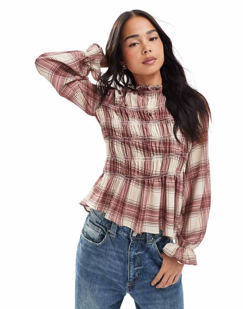 ASOS DESIGN - Asymmetrisches, gerafftes Langarmoberteil mit Karomuster-Bunt von ASOS DESIGN