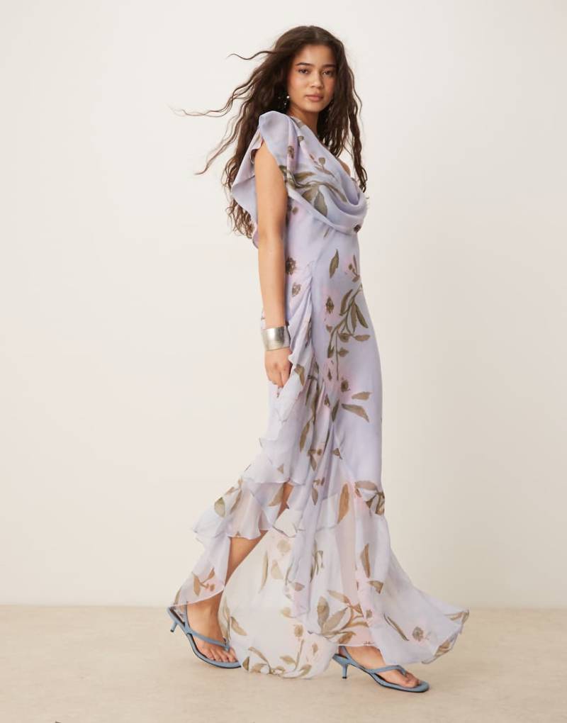 ASOS DESIGN - Asymmetrisches, wadenlanges Kleid in Blau mit Wasserfallausschnitt, asymmetrischem Schößchen und Blumenprint von ASOS DESIGN