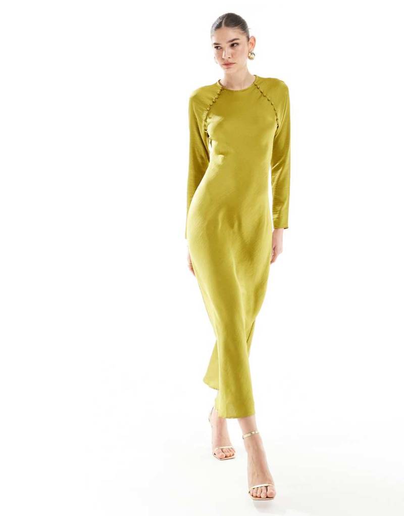 ASOS DESIGN - Asymmetrisches Maxikleid aus Satin in Chartreuse mit Knopfdetail-Grün von ASOS DESIGN