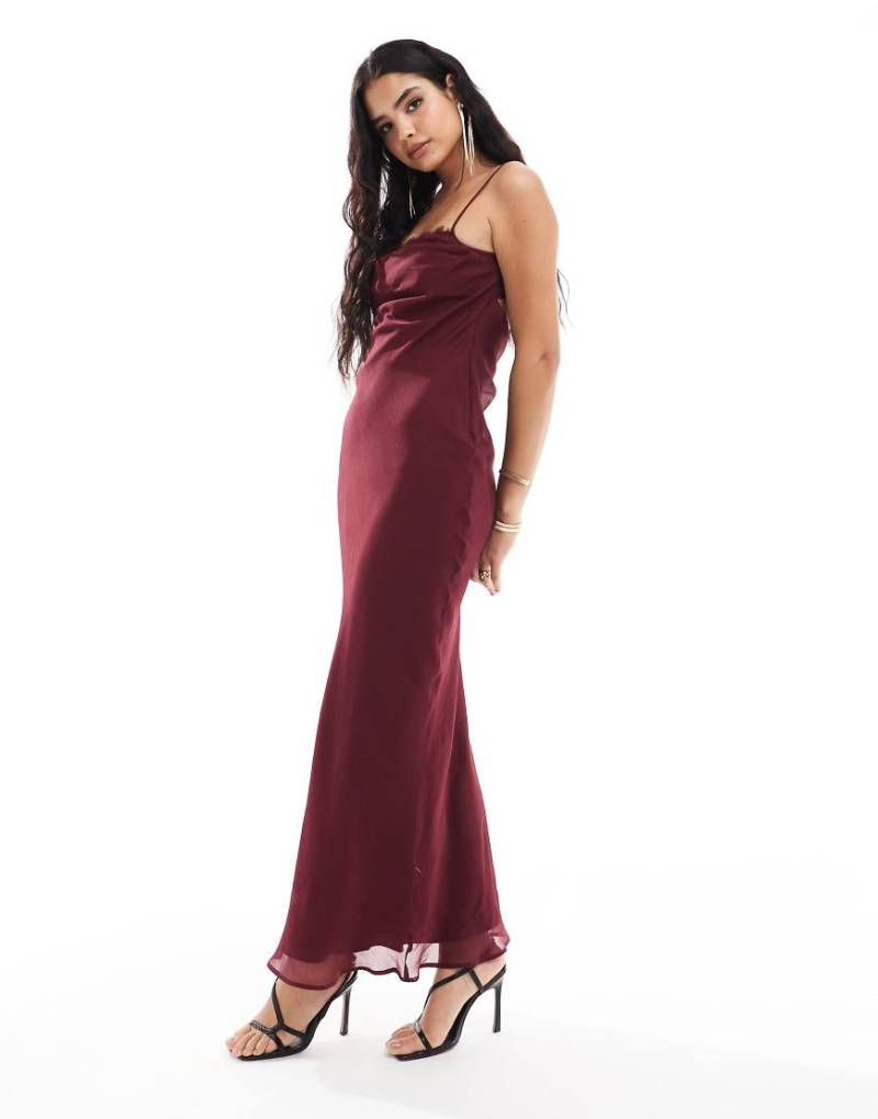 ASOS DESIGN - Asymmetrisches Maxikleid in Burgunderrot aus Wimpernspitze mit Wasserfallausschnitt-Schwarz von ASOS DESIGN