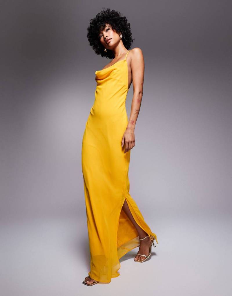 ASOS DESIGN - Asymmetrisches Maxikleid in Senfgelb mit hinten überkreuzten Riemchen von ASOS DESIGN