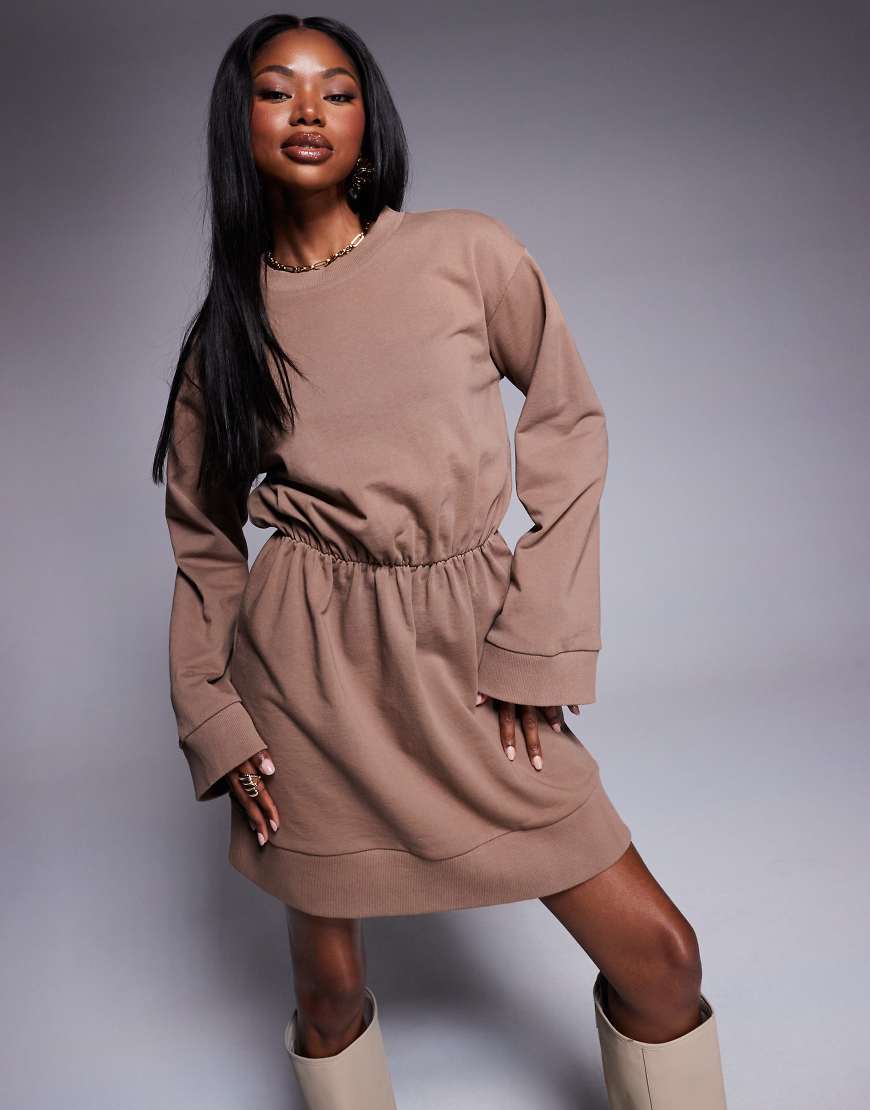 ASOS DESIGN - Asymmetrisches Minikleid aus Sweatshirt-Stoff in Beige-Neutral ASOS DESIGN - Asymmetrisches Minikleid aus Sweatshirt-Stoff in Beige-Neutral von ASOS DESIGN