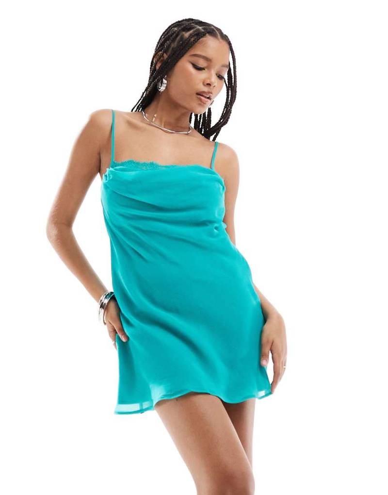 ASOS DESIGN - Asymmetrisches Minikleid aus Wimpernspitze mit Wasserfallausschnitt in Türkis-Blau von ASOS DESIGN