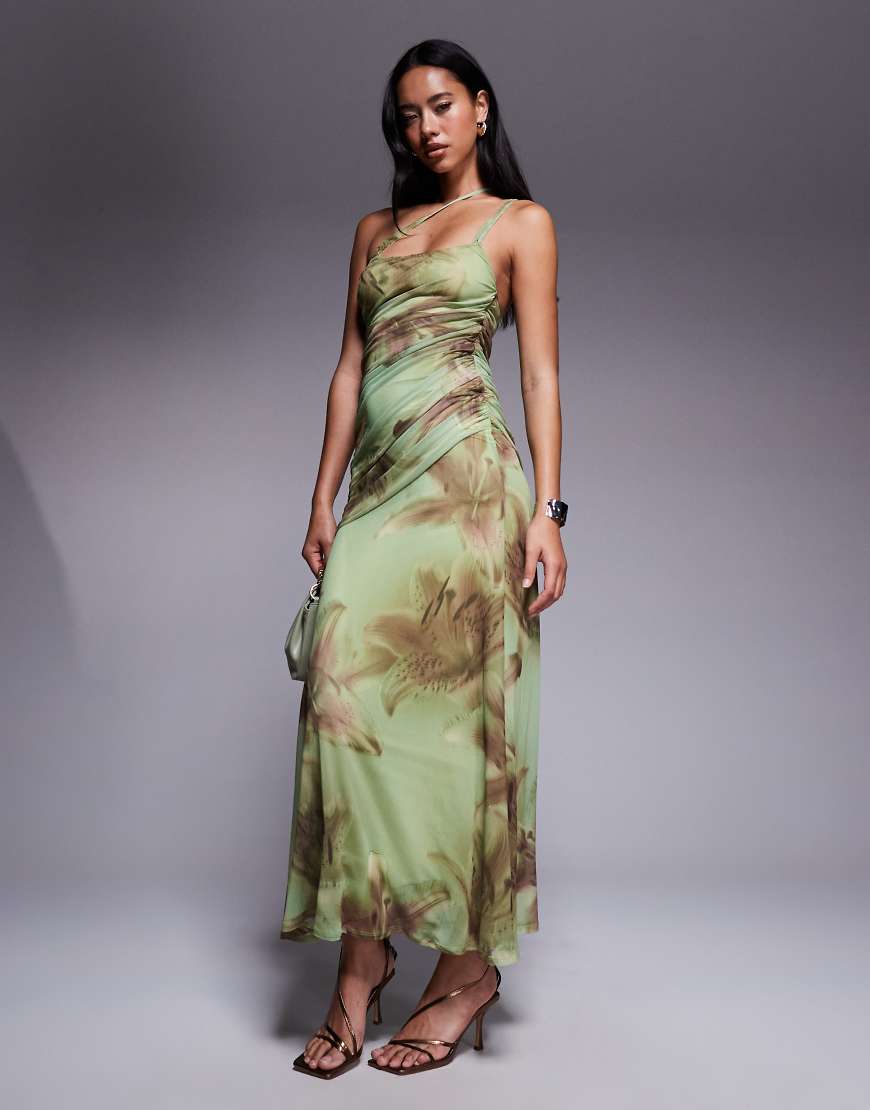 ASOS DESIGN - Asymmetrisches Netzstoff-Maxikleid mit Riemchen-Design, geraffter Rückseite und Hibiskusmuster-Bunt von ASOS DESIGN