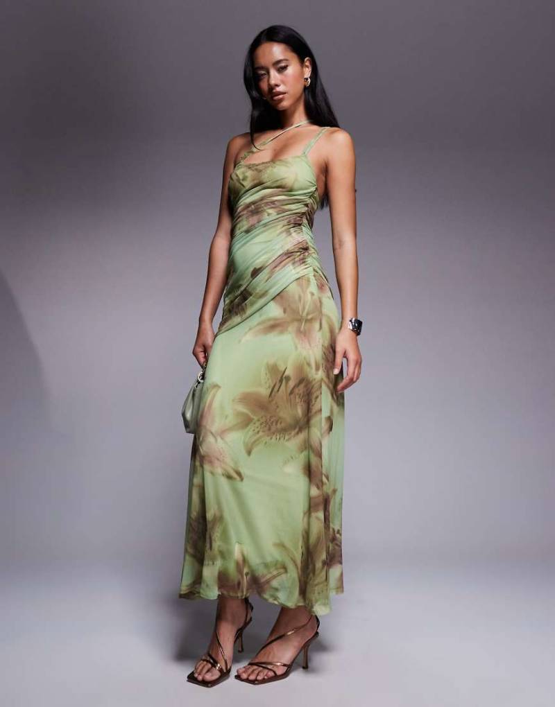 ASOS DESIGN - Asymmetrisches Netzstoff-Maxikleid mit Riemchen-Design, geraffter Rückseite und Hibiskusmuster-Bunt von ASOS DESIGN