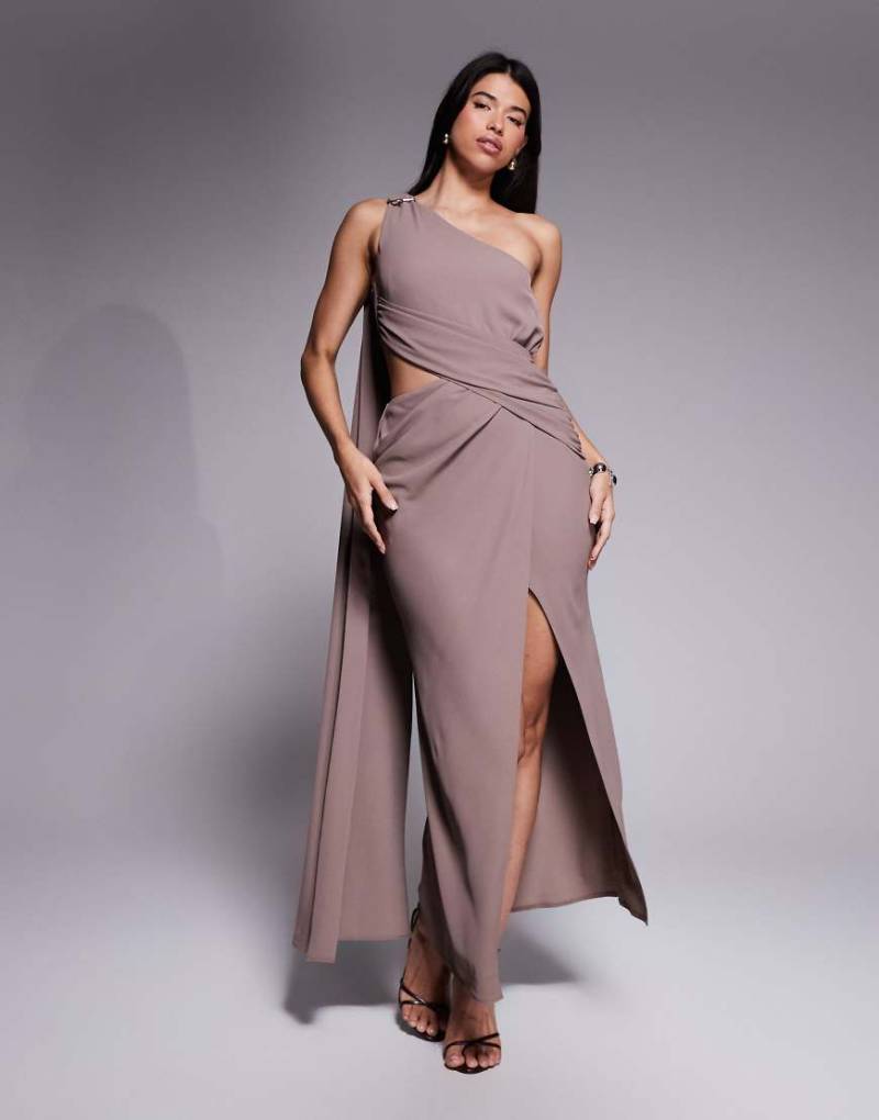 ASOS DESIGN - Asymmetrisches One-Shoulder-Maxikleid in Mokka aus Crepe mit goldfarbenem Besatz-Brown von ASOS DESIGN