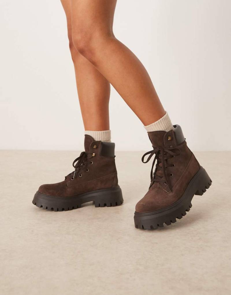ASOS DESIGN - Athens - Schnürstiefel aus Wildleder in Schokobraun mit dicker Sohle von ASOS DESIGN
