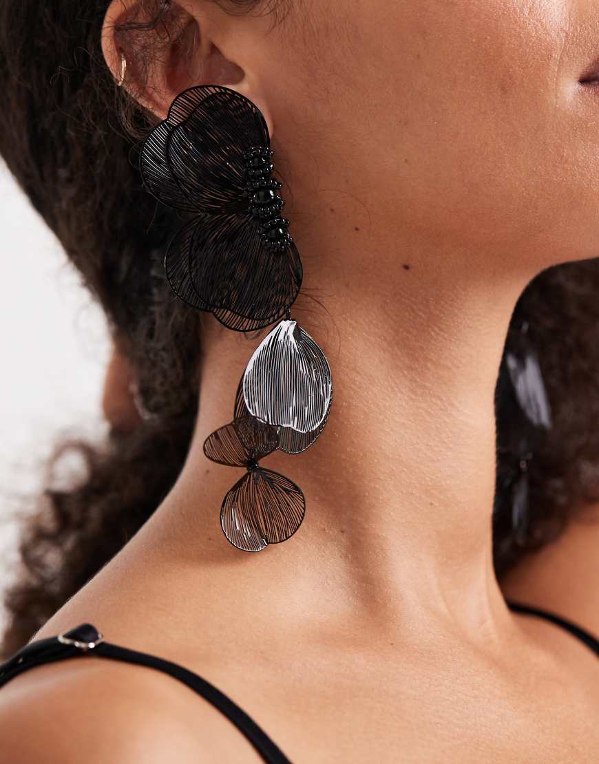ASOS DESIGN - Auffällige Ohrringe in halber Blütenform in Schwarz von ASOS DESIGN