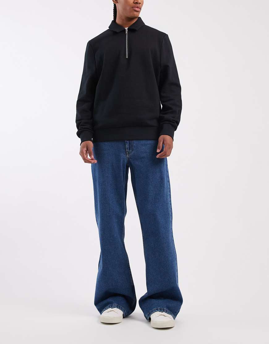 ASOS DESIGN - Ausgestellte, weite Jeans in dunkelblauer Waschung von ASOS DESIGN