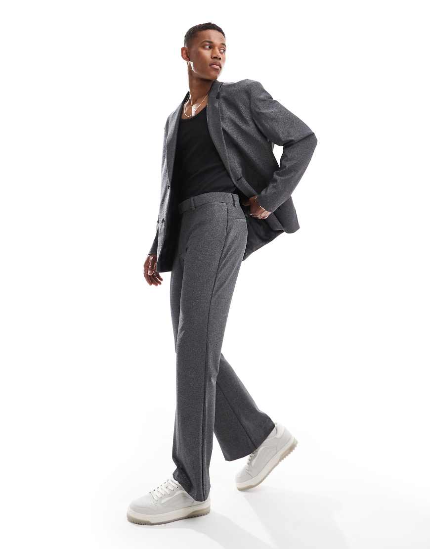 ASOS DESIGN - Ausgestellte Anzughose in schimmerndem Schwarz von ASOS DESIGN