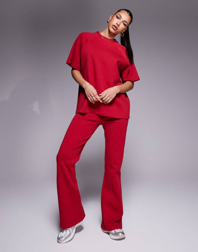 ASOS DESIGN - Ausgestellte Jogginghose aus Interlock-Stoff in Rot, Kombiteil von ASOS DESIGN