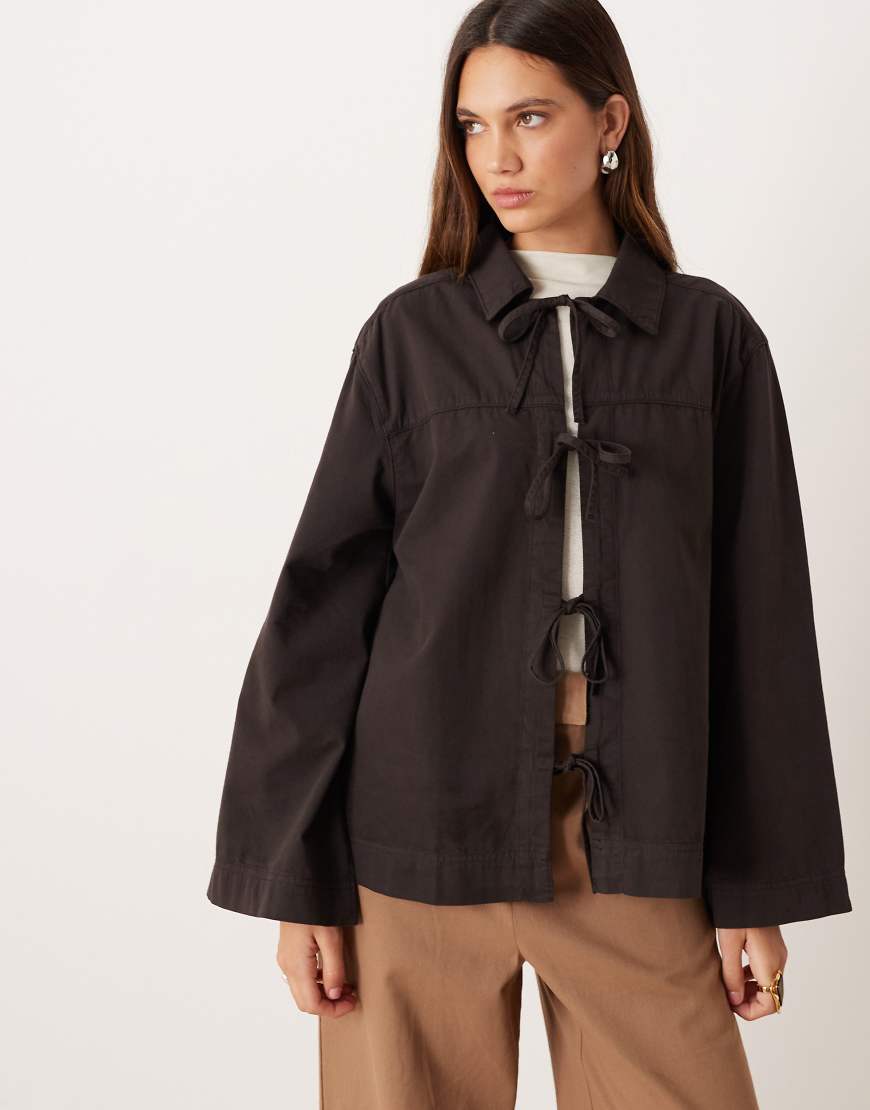 ASOS DESIGN - Ausgestellte Oversize-Jacke mit Bindebändern vorne-Brown ASOS DESIGN - Ausgestellte Oversize-Jacke mit Bindebändern vorne-Brown von ASOS DESIGN
