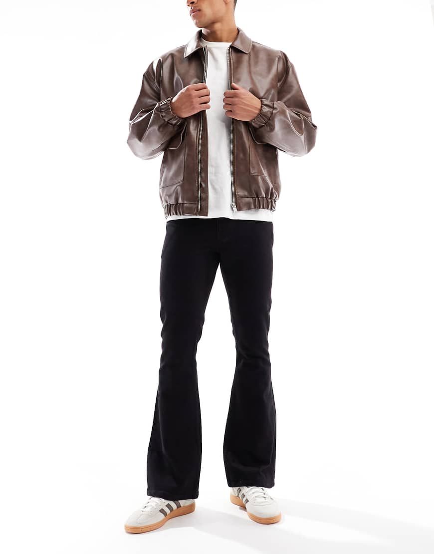 ASOS DESIGN - Ausgestellte Stretch-Jeans in Schwarz ASOS DESIGN - Ausgestellte Stretch-Jeans in Schwarz von ASOS DESIGN