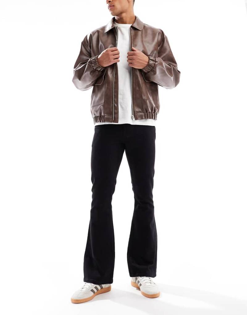 ASOS DESIGN - Ausgestellte Stretch-Jeans in Schwarz von ASOS DESIGN