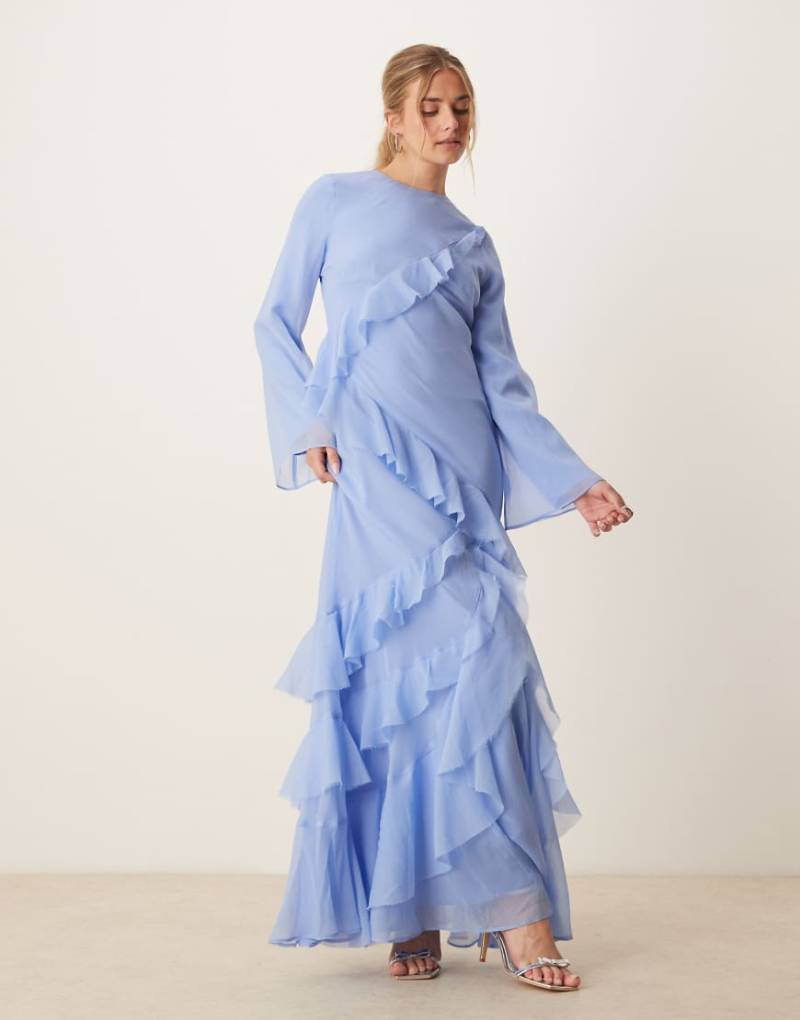 ASOS DESIGN - Ausgestelltes, langärmliges Maxikleid in Blau mit extremen Rüschen von ASOS DESIGN
