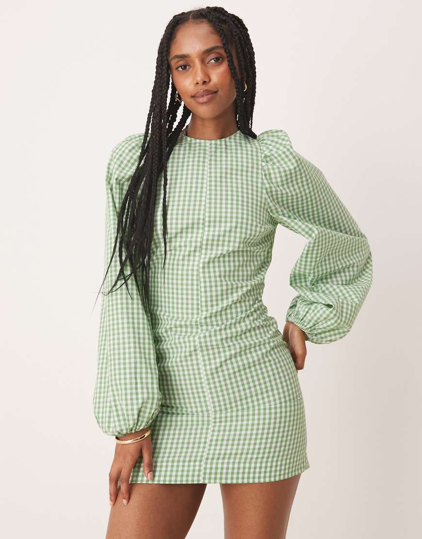 ASOS DESIGN - Ausgestelltes Minikleid mit gebundener Rückseite und grünem Vichy-Karo-Bunt ASOS DESIGN - Ausgestelltes Minikleid mit gebundener Rückseite und grünem Vichy-Karo-Bunt von ASOS DESIGN