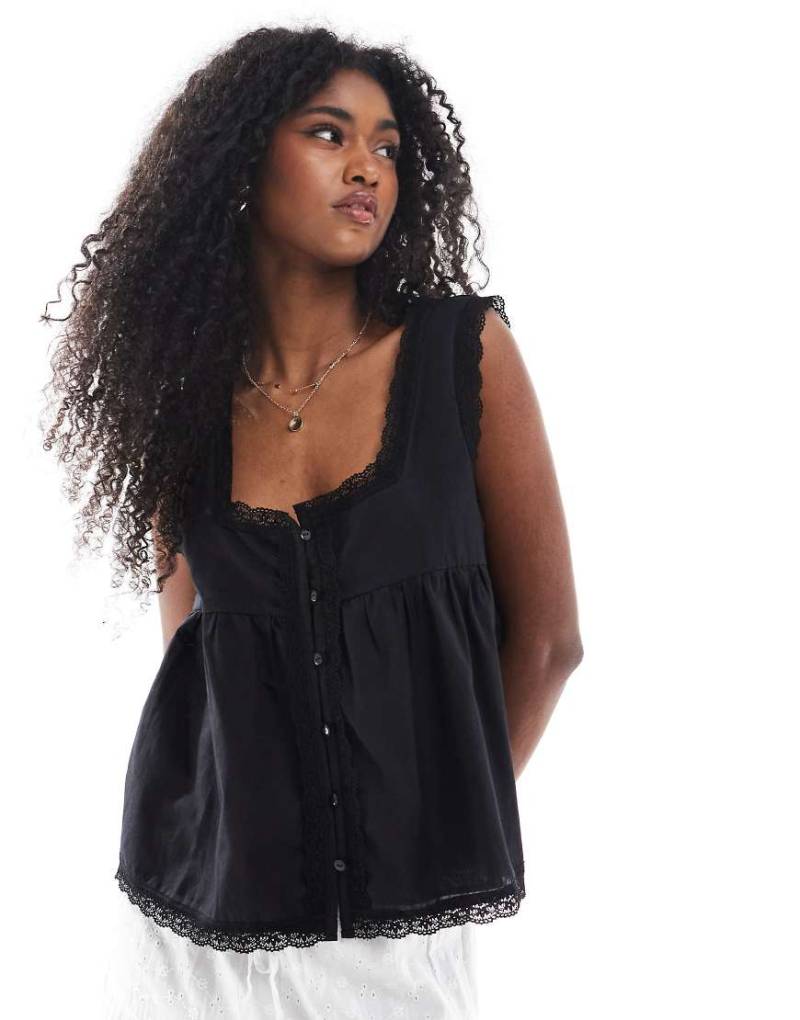 ASOS DESIGN - Babydoll-Camisole aus Baumwolle in Schwarz mit Spitzenborte von ASOS DESIGN