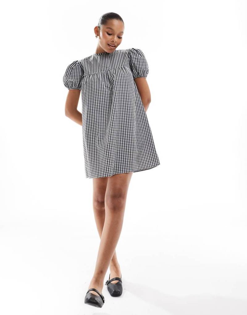 ASOS DESIGN - Babydoll-Hängerkleid mit Puffärmeln und schwarzem Vichy-Karomuster-Bunt von ASOS DESIGN