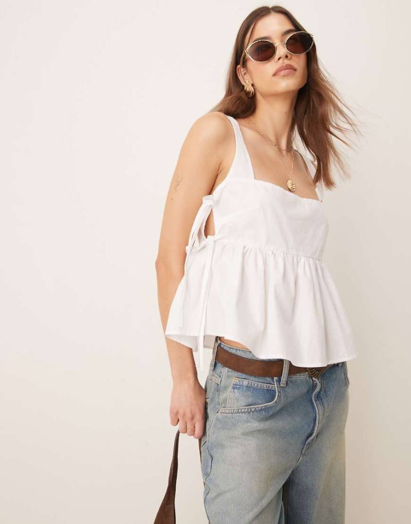 ASOS DESIGN - Babydoll-Tanktop in Weiß mit seitlicher Schnürung-Braun von ASOS DESIGN