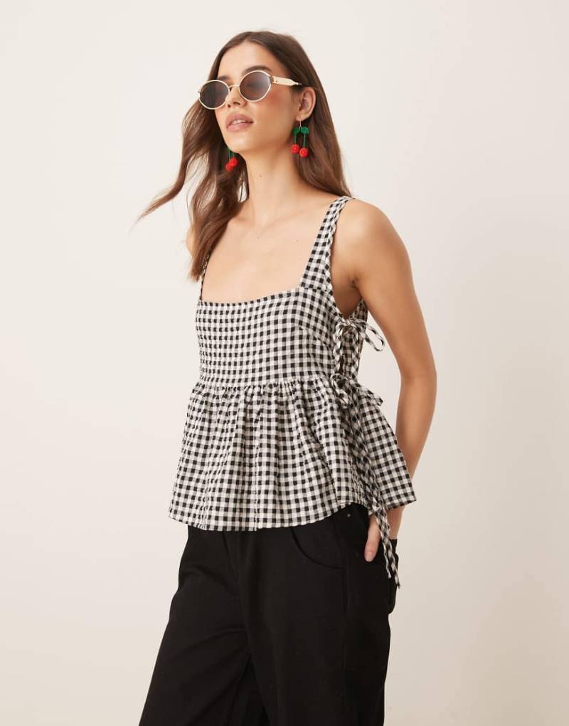 ASOS DESIGN - Babydoll-Tanktop mit schwarz-weißem Vichykaromuster und seitlicher Schnürung-Bunt von ASOS DESIGN