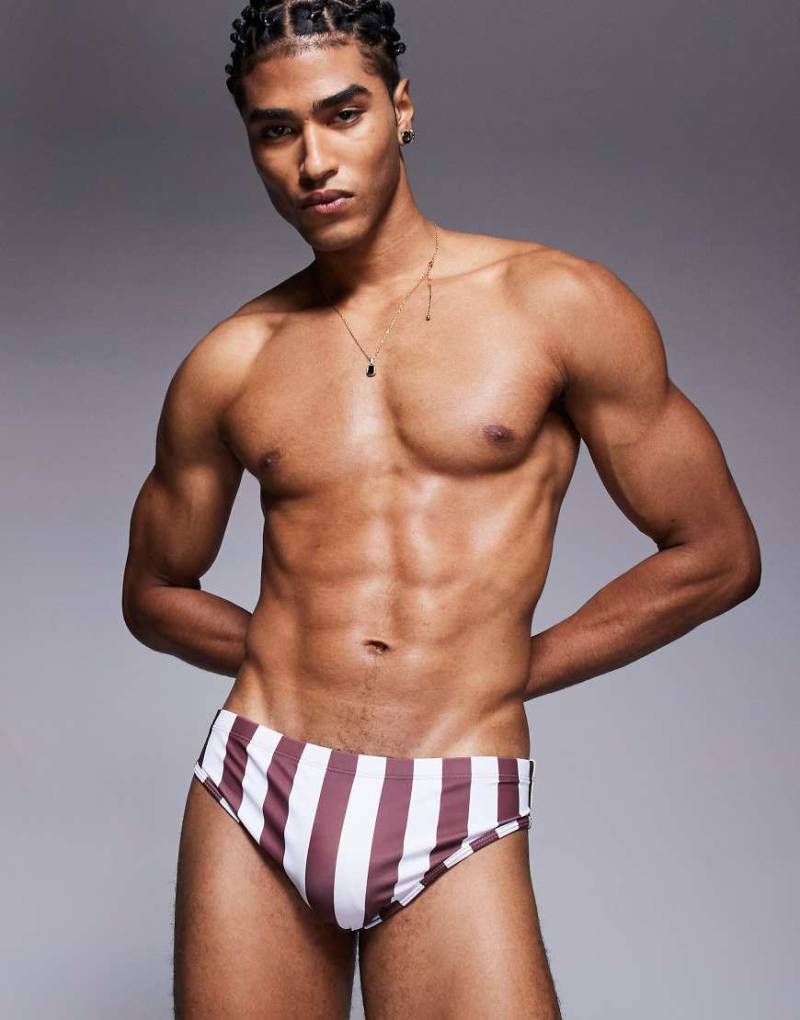 ASOS DESIGN - Badehose in Burgunderrot und Weiß gestreift von ASOS DESIGN