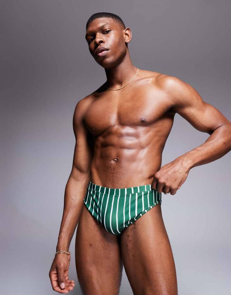 ASOS DESIGN - Badehose in Grün und Weiß gestreift von ASOS DESIGN