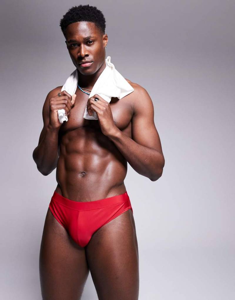 ASOS DESIGN - Badehose in Rot von ASOS DESIGN