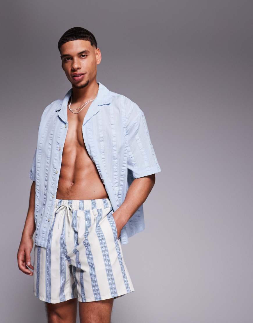 ASOS DESIGN - Badeshorts in Blau gestreift mit mittlerer Länge von ASOS DESIGN