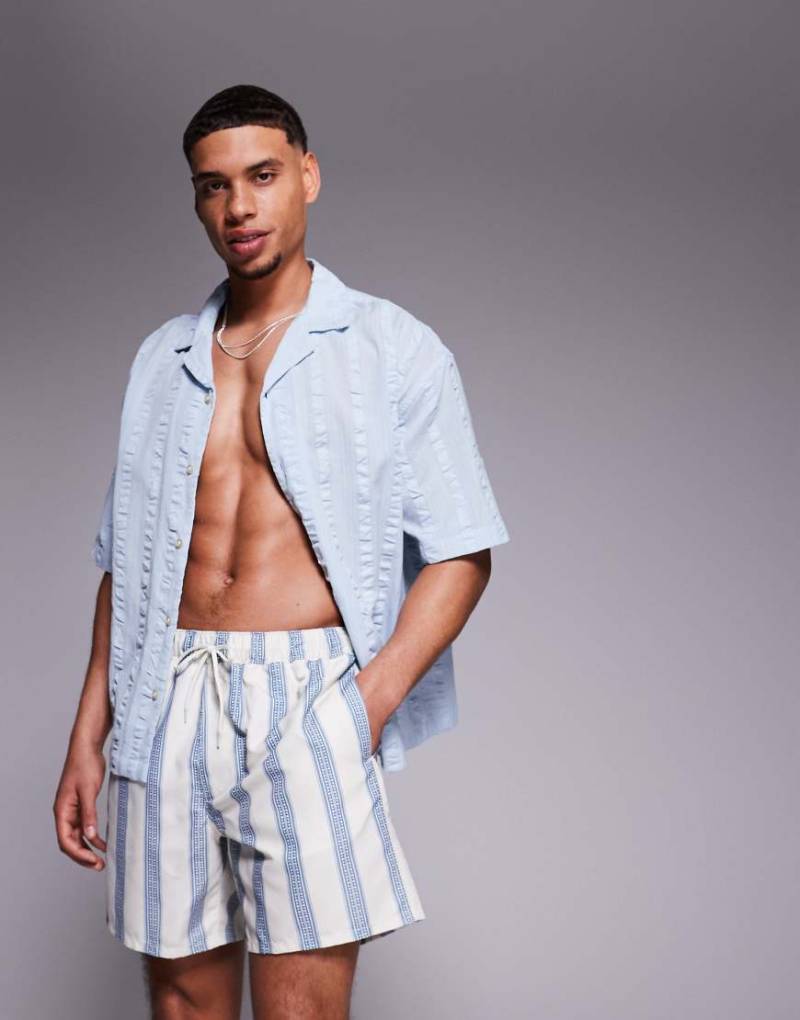 ASOS DESIGN - Badeshorts in Blau gestreift mit mittlerer Länge von ASOS DESIGN