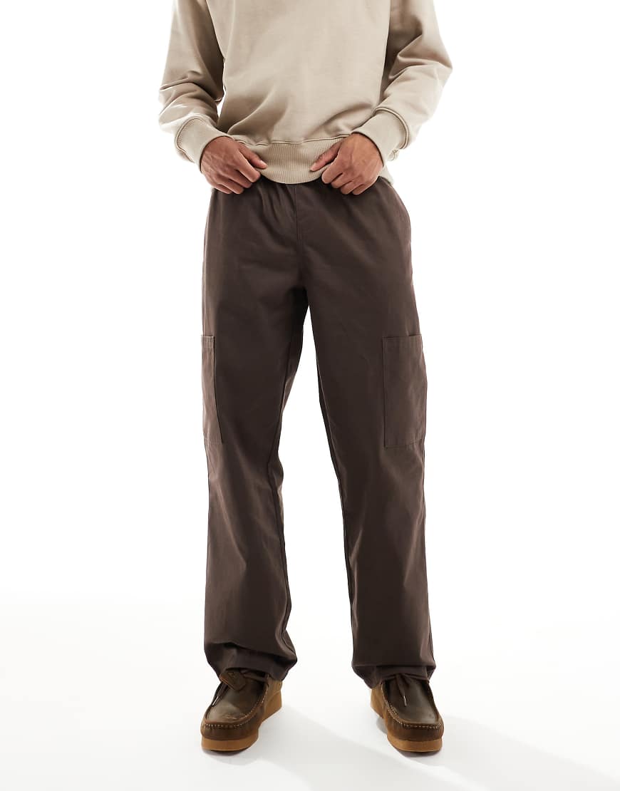 ASOS DESIGN - Baggy Cargohose in Brauns mit elastischem Bund-Brown von ASOS DESIGN