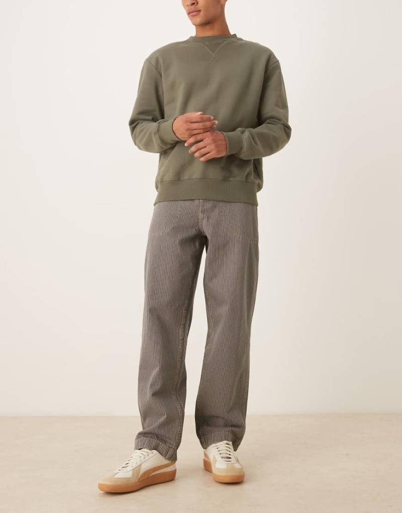 ASOS DESIGN - Baggy-Fit-Jeans mit Hickory-Streifen in Marineblau und Braun-Bunt von ASOS DESIGN